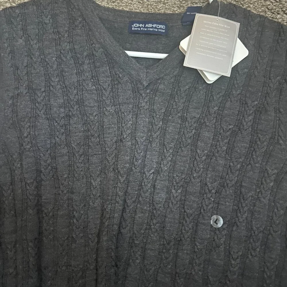 JOHN ASHFORD GRAY‎ SWEATER WOOL VEST SIZE LARGE NWT